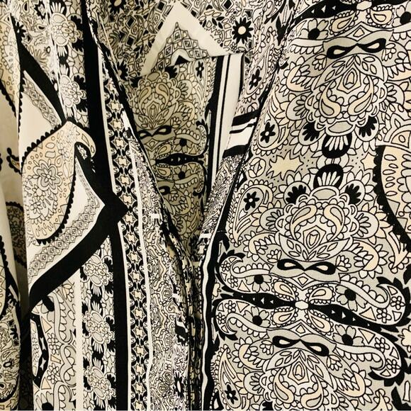 Rose & Olive | Size 1X Bohemian print blouse with buttons - Picture 3 of 9